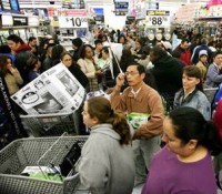 Black Firday Shoppers in Line